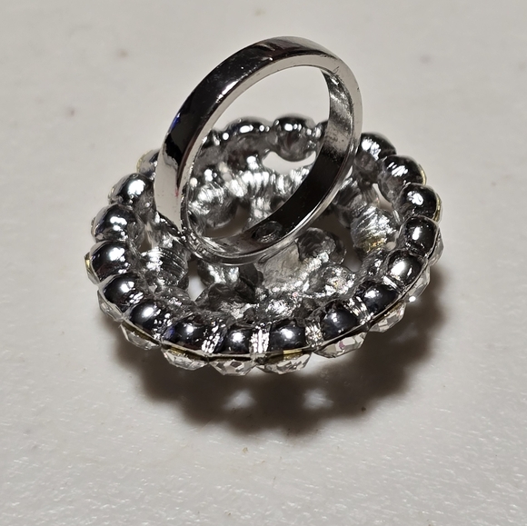 Vintage Rhinestone Round Ring L4 Pre Owned - Picture 2 of 2
